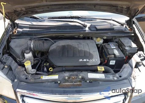 2013 Chrysler Town & Country Touring z USA, uszkodzony, nr VIN 2C4RC1BG1DR540581